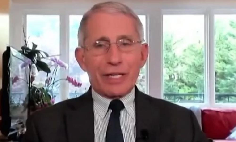 Φάουτσι: «Το εμβόλιο της Pfizer για τον κορονοϊό θα μπορούσε να χορηγηθεί έως το τέλος του έτους»